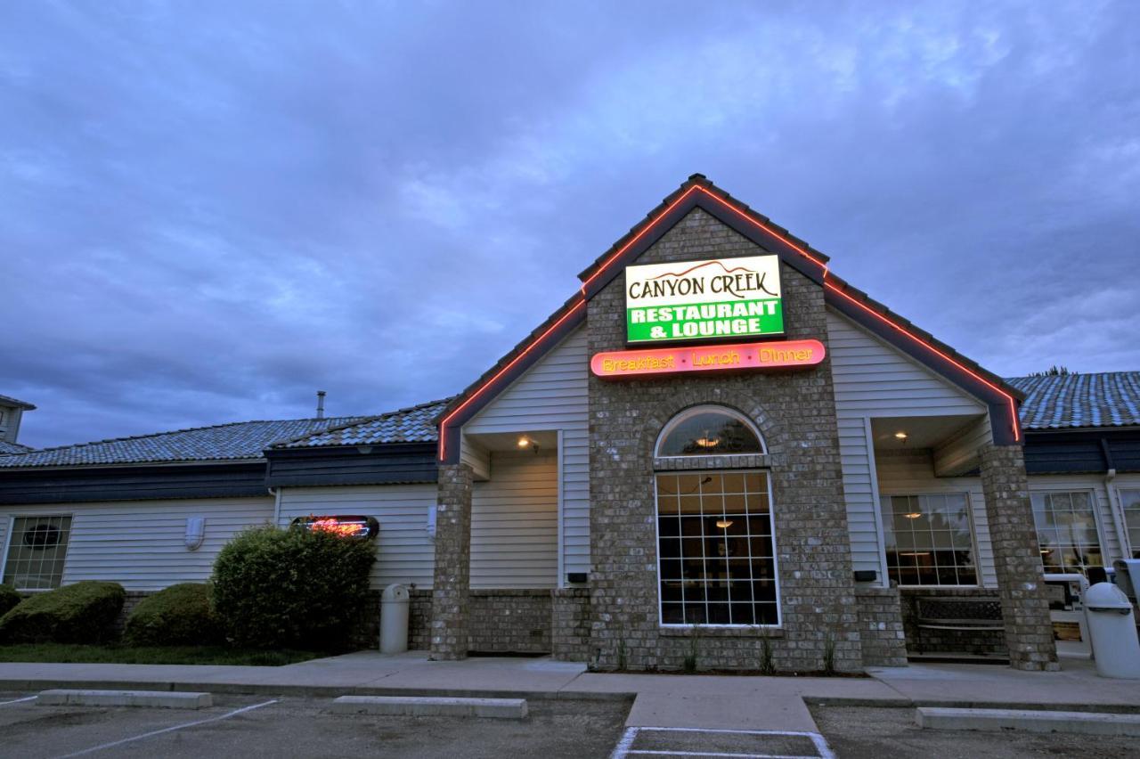 Shilo Inn Suites Hotel - Nampa Suites Exterior photo